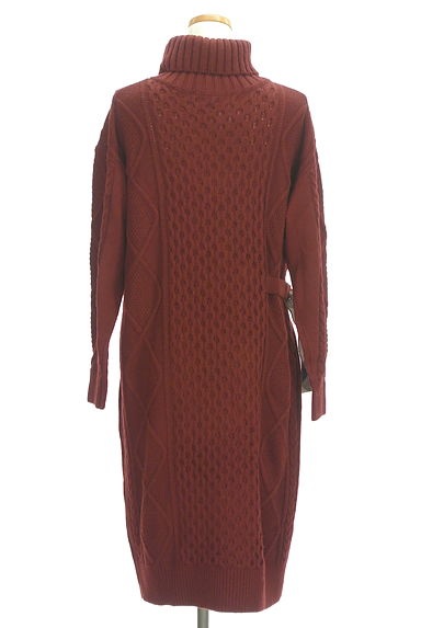 BLUE LABEL CRESTBRIDGE（ブルーレーベル・クレストブリッジ）の古着「ケーブル編みロングニットワンピース（ワンピース・チュニック）」大画像２へ