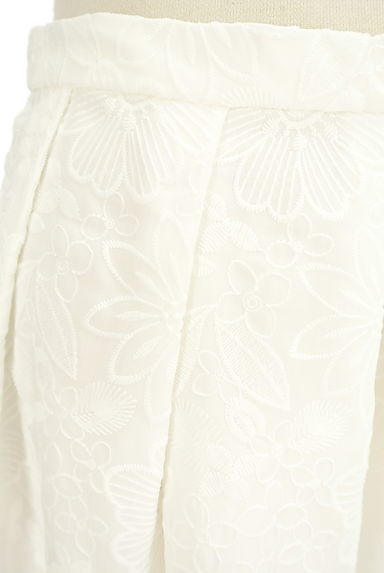 LAISSE PASSE（レッセパッセ）の古着「花刺繍膝丈タックスカート（スカート）」大画像４へ