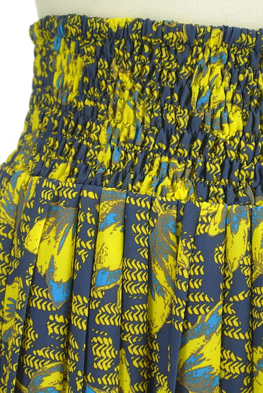 PATRIZIA PEPE（パトリッツィアペペ）の古着「花柄シフォンプリーツロングスカート（ロングスカート・マキシスカート）」大画像４へ