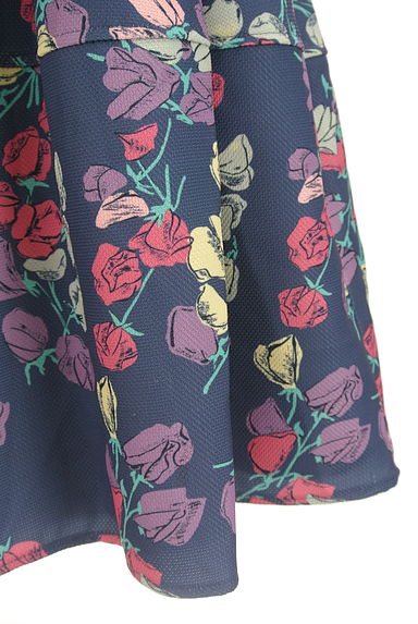 dazzlin（ダズリン）の古着「ボリュームフレア花柄ミニスカート（スカート）」大画像４へ