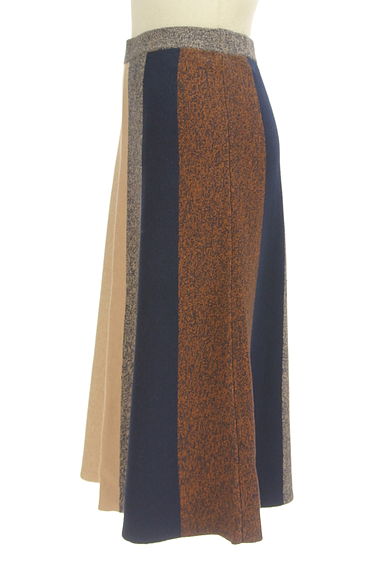 BCBG MaxAzria（ビーシービージーマックスアズリア）の古着「マルチカラー配色フレアニットスカート（スカート）」大画像３へ