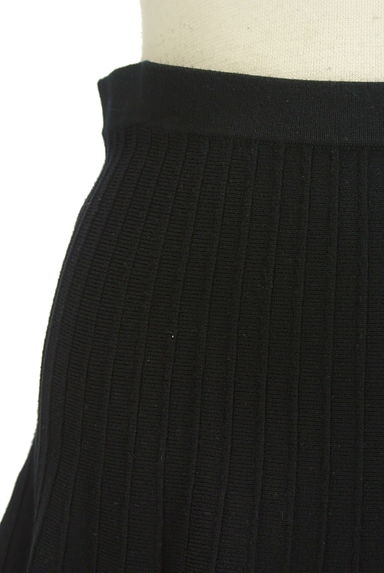 BCBG MaxAzria（ビーシービージーマックスアズリア）の古着「ひざ丈フレアリブニットスカート（スカート）」大画像４へ