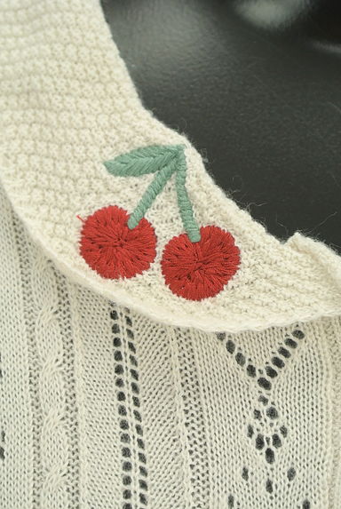 axes femme（アクシーズファム）の古着「サクランボ刺繍透かし編みカーディガン（カーディガン・ボレロ）」大画像４へ