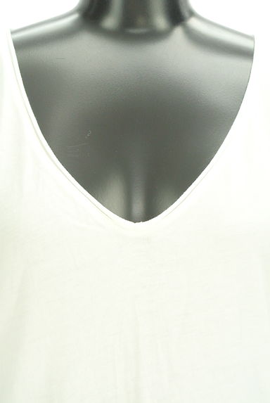 AZUL by moussy（アズールバイマウジー）の古着「Vネック白Tシャツ（Ｔシャツ）」大画像４へ