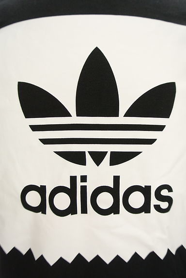 adidas（アディダス）の古着「モノトーンロゴプリントＴシャツ（Ｔシャツ）」大画像４へ