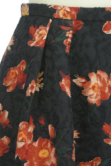 NATURAL BEAUTY BASIC（ナチュラルビューティベーシック）の古着「花柄タック膝下スカート（ロングスカート・マキシスカート）」大画像４へ