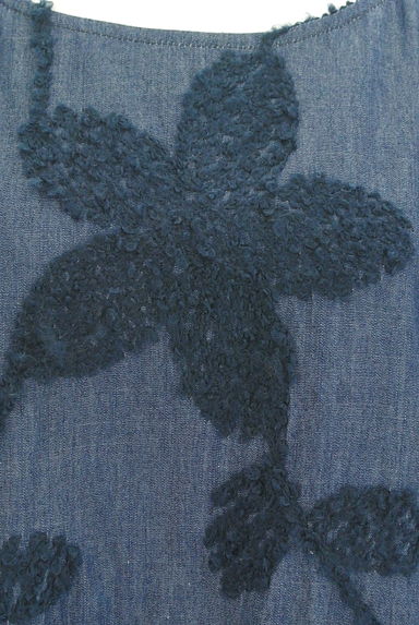 TABASA（タバサ）の古着「花柄刺繍ノースリデニム風チュニック（カットソー・プルオーバー）」大画像４へ