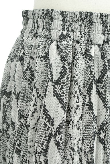 AZUL by moussy（アズールバイマウジー）の古着「パイソンシアープリーツロングスカート（ロングスカート・マキシスカート）」大画像４へ