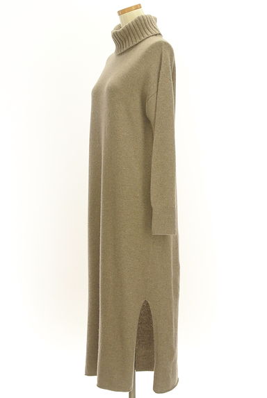 Spick and Span（スピック＆スパン）の古着「サイドスリットタートルネックニットワンピ（ワンピース・チュニック）」大画像３へ