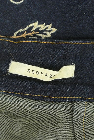 REDYAZEL（レディアゼル）の古着「フラワー刺繍ミモレタイトデニムスカート（ロングスカート・マキシスカート）」大画像６へ