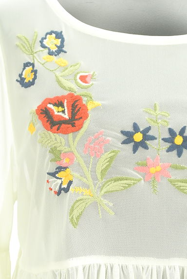 REDYAZEL（レディアゼル）の古着「花刺繍入りペプラムチュールカットソー（カットソー・プルオーバー）」大画像４へ