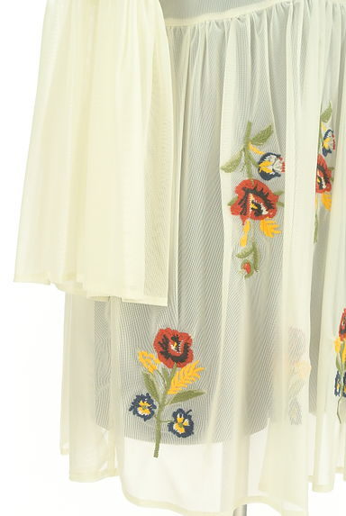 REDYAZEL（レディアゼル）の古着「花刺繍入りペプラムチュールカットソー（カットソー・プルオーバー）」大画像５へ
