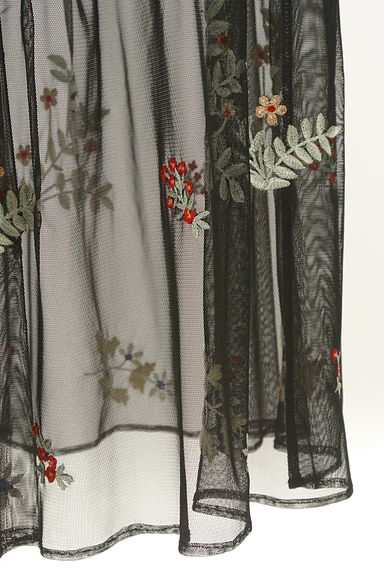 REDYAZEL（レディアゼル）の古着「刺繍チュールギャザーロングスカート（ロングスカート・マキシスカート）」大画像５へ