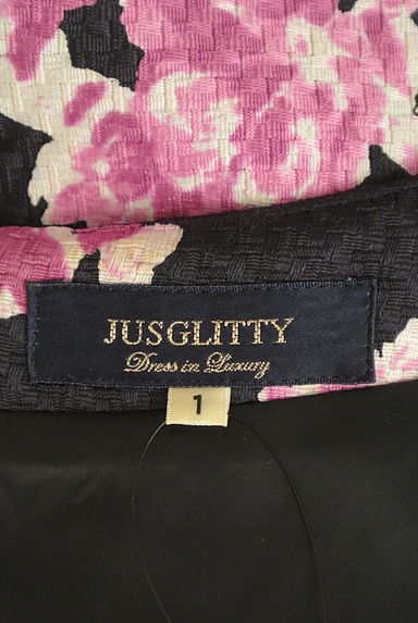 JUSGLITTY（ジャスグリッティー）の古着「フレンチスリーブ花柄膝丈タイトワンピース（ワンピース・チュニック）」大画像６へ