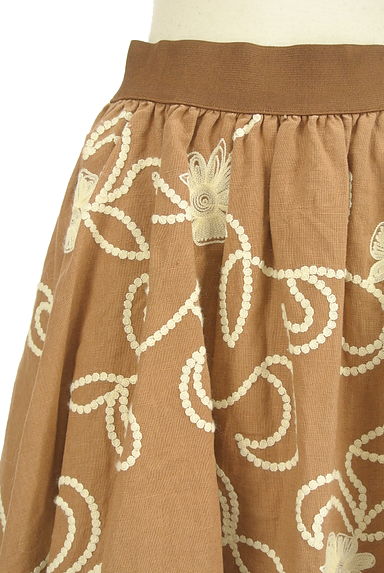 Lois CRAYON（ロイスクレヨン）の古着「花刺繍膝上フレアスカート（スカート）」大画像４へ