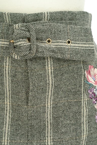 JILL by JILLSTUART（ジルバイジルスチュアート）の古着「刺繍入りストライプミニスカート（ミニスカート）」大画像４へ