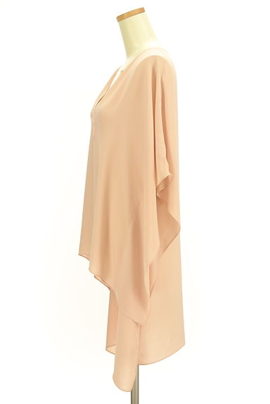 BCBG MaxAzria（ビーシービージーマックスアズリア）の古着「Ｖカットネックバタフライスリーブブラウス（カットソー・プルオーバー）」大画像３へ