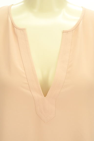 BCBG MaxAzria（ビーシービージーマックスアズリア）の古着「Ｖカットネックバタフライスリーブブラウス（カットソー・プルオーバー）」大画像４へ