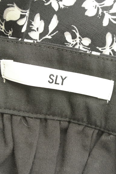 SLY（スライ）の古着「モノトーン花柄ロングスカート（ロングスカート・マキシスカート）」大画像６へ