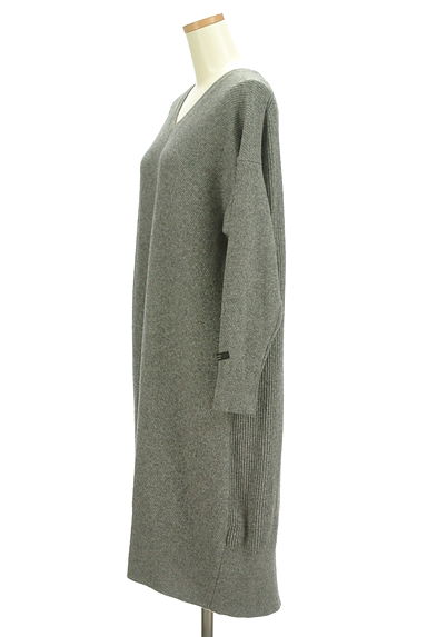 LACOSTE（ラコステ）の古着「カシミヤ混Vネックミモレニットワンピース（ワンピース・チュニック）」大画像３へ