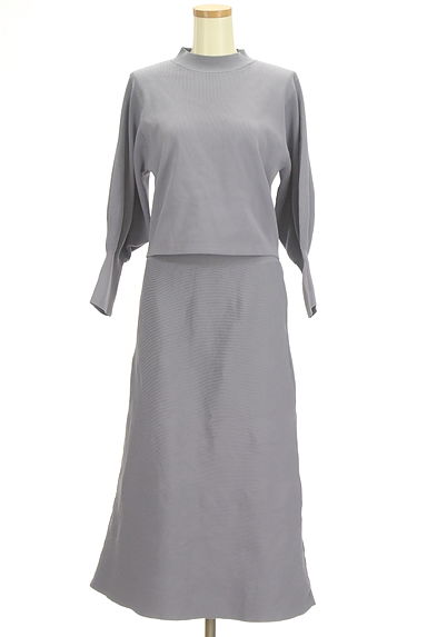 N.Natural Beauty Basic*（エヌ ナチュラルビューティーベーシック）の古着「ボリューム袖モックネックニット＋ロングスカート（セットアップ（ジャケット＋スカート））」大画像１へ