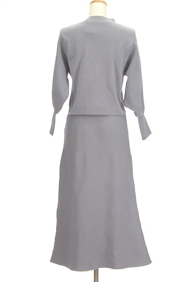 N.Natural Beauty Basic*（エヌ ナチュラルビューティーベーシック）の古着「ボリューム袖モックネックニット＋ロングスカート（セットアップ（ジャケット＋スカート））」大画像２へ