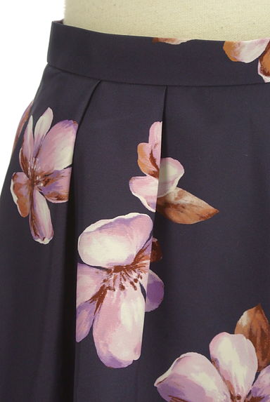 JUSGLITTY（ジャスグリッティー）の古着「花柄ミディスカート（スカート）」大画像４へ