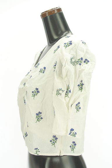 MOUSSY（マウジー）の古着「花刺繍コンパクトブラウス（カットソー・プルオーバー）」大画像３へ