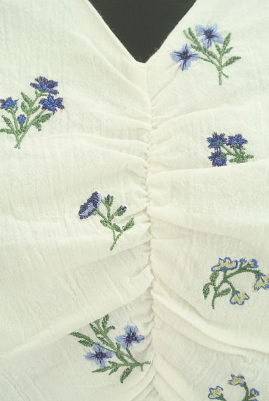 MOUSSY（マウジー）の古着「花刺繍コンパクトブラウス（カットソー・プルオーバー）」大画像４へ