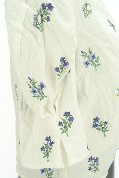 MOUSSY（マウジー）の古着「花刺繍コンパクトブラウス（カットソー・プルオーバー）」大画像５へ