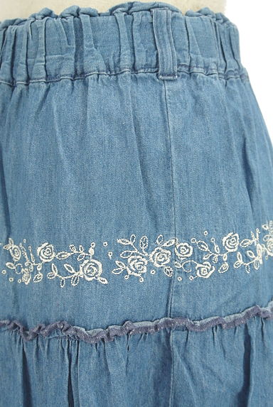 axes femme（アクシーズファム）の古着「小花刺繍入りティアードミモレスカート（ロングスカート・マキシスカート）」大画像４へ