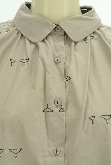 POU DOU DOU（プードゥドゥ）の古着「ハンガー刺繍入りシャツ（ブラウス）」大画像４へ