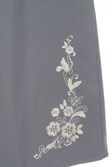 axes femme（アクシーズファム）の古着「サスペンダー付き刺繍入りワイドパンツ（オーバーオール・サロペット）」大画像５へ