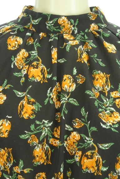 AZUL by moussy（アズールバイマウジー）の古着「ウエストゴムバンドカラー花柄カットソー（カットソー・プルオーバー）」大画像４へ