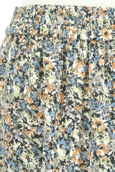 INDIVI（インディヴィ）の古着「花柄ギャザーロングスカート（ロングスカート・マキシスカート）」大画像４へ