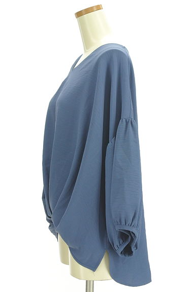 antiqua（アンティカ）の古着「ボリューム袖裾タックカットソー（カットソー・プルオーバー）」大画像３へ