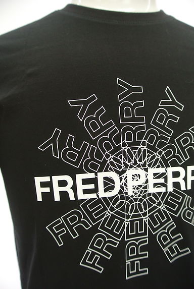 FRED PERRY（フレッドペリー）の古着「ロゴプリントクルーネックＴシャツ（Ｔシャツ）」大画像４へ