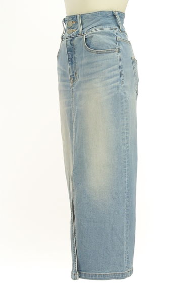 AZUL BY MOUSSY（アズールバイマウジー）の古着「ウォッシュド加工ロングデニムスカート（ロングスカート・マキシスカート）」大画像３へ