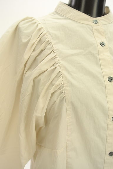 Te chichi（テチチ）の古着「ギャザーボリューム袖バンドカラーシャツ（ブラウス）」大画像４へ