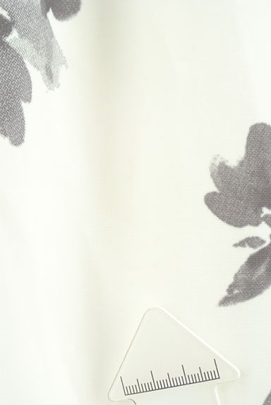 MERCURYDUO（マーキュリーデュオ）の古着「ベルト付きモノトーン花柄膝下フレアスカート（ロングスカート・マキシスカート）」大画像５へ
