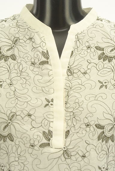 SCAPA（スキャパ）の古着「フロント花刺繍キーネックカットソー（カットソー・プルオーバー）」大画像４へ