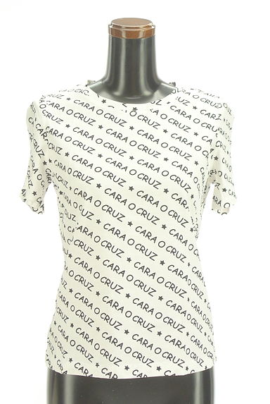 CARA O CRUZ（キャラオクルス）の古着「ブランドロゴ総柄Tシャツ（Ｔシャツ）」大画像１へ