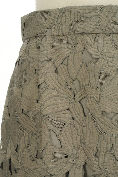 JUSGLITTY（ジャスグリッティー）の古着「花柄刺繍レースミモレタイトスカート（ロングスカート・マキシスカート）」大画像４へ