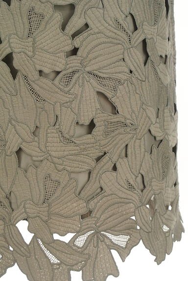 JUSGLITTY（ジャスグリッティー）の古着「花柄刺繍レースミモレタイトスカート（ロングスカート・マキシスカート）」大画像５へ