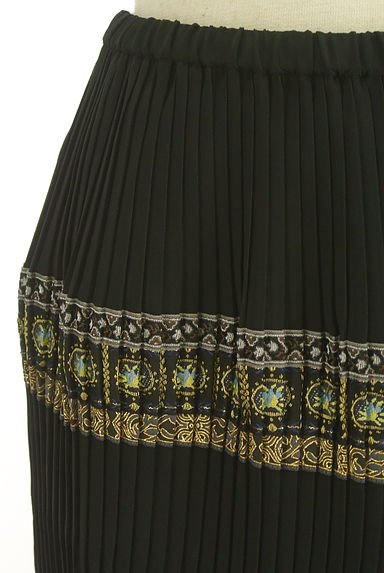 TOKUKO1erVOL（トクコプルミエヴォル）の古着「刺繍入りロングプリーツスカート（ロングスカート・マキシスカート）」大画像４へ