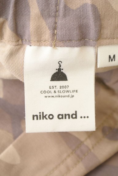 niko and...（ニコ アンド）の古着「ベルト付き迷彩柄ロングフレアスカート（ロングスカート・マキシスカート）」大画像６へ