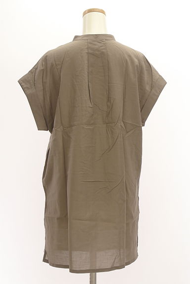AZUL BY MOUSSY（アズールバイマウジー）の古着「フレンチスリーブバンドカラーシャツ（カジュアルシャツ）」大画像２へ