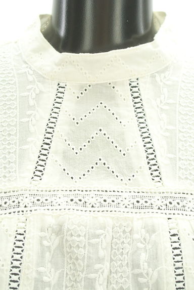 ROSE BUD（ローズバッド）の古着「刺繍ノーカラーブラウス（カットソー・プルオーバー）」大画像４へ