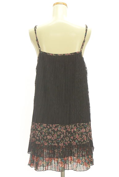 axes femme（アクシーズファム）の古着「プリーツレース×花柄シフォンキャミチュニック（カットソー・プルオーバー）」大画像２へ