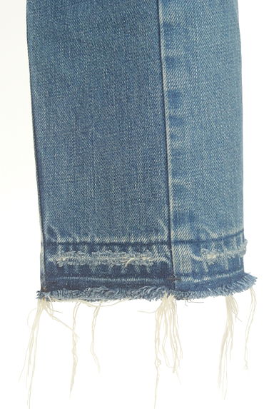AZUL BY MOUSSY（アズールバイマウジー）の古着「カットオフクロップドデニムパンツ（デニムパンツ）」大画像５へ